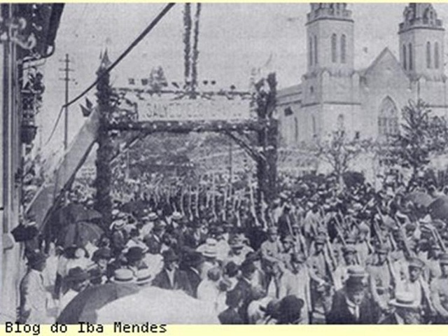 img_antiga_jundiai_5_largo_da_matriz_desfile_militar_1918