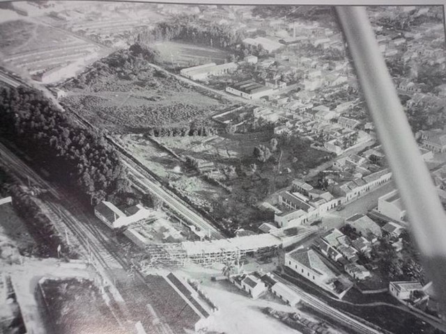 img_antiga_jundiai_b_11_construcao_do_viaduto_sao_joao_batista_ponte_sao_joao_1950_vista_aerea